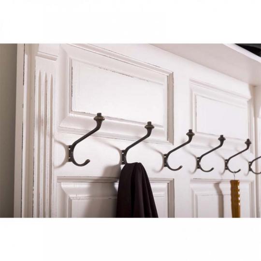 vesiaky opotrebovane biele predsienova stena country.jpg